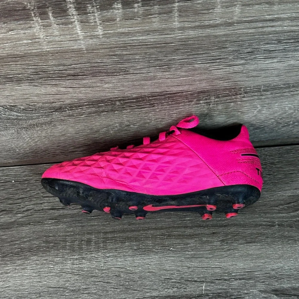 Nike Soccer Cleats Kids 13C Tiempo Legend 8 Club MG Pink Black AT5881-606